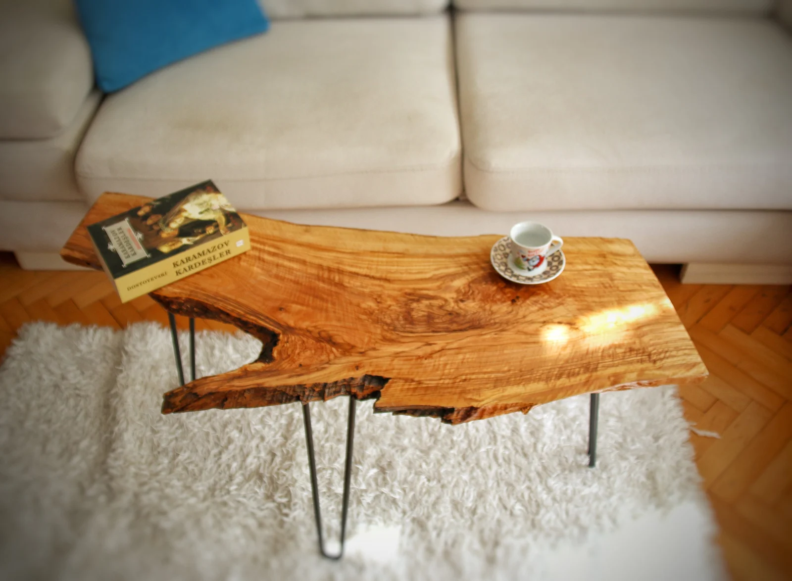 Front view of the olive wood coffee table with natural grain and irregular edges